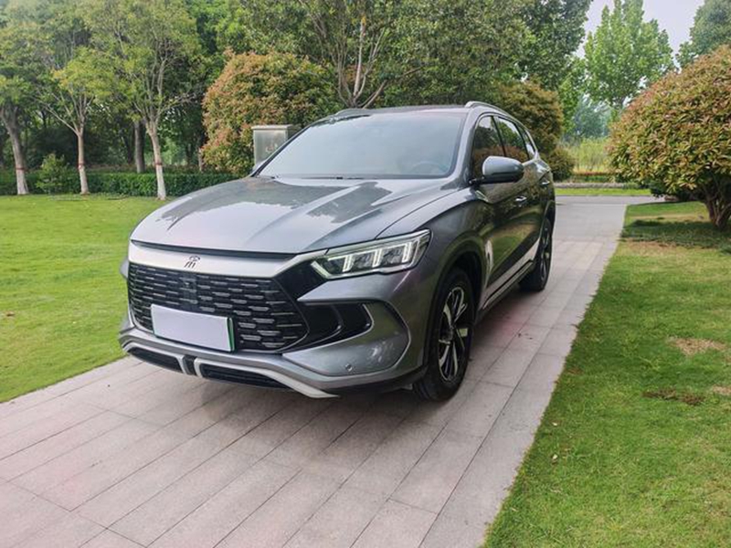 BYD Song Pro DM-i — компактный кроссовер с подключаемой гибридной системой DM-i