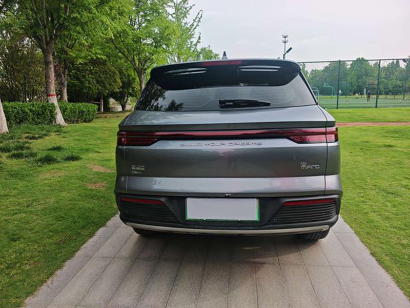 BYD Song Pro DM-i — просторный салон и мультимедиа-система с центральным экраном