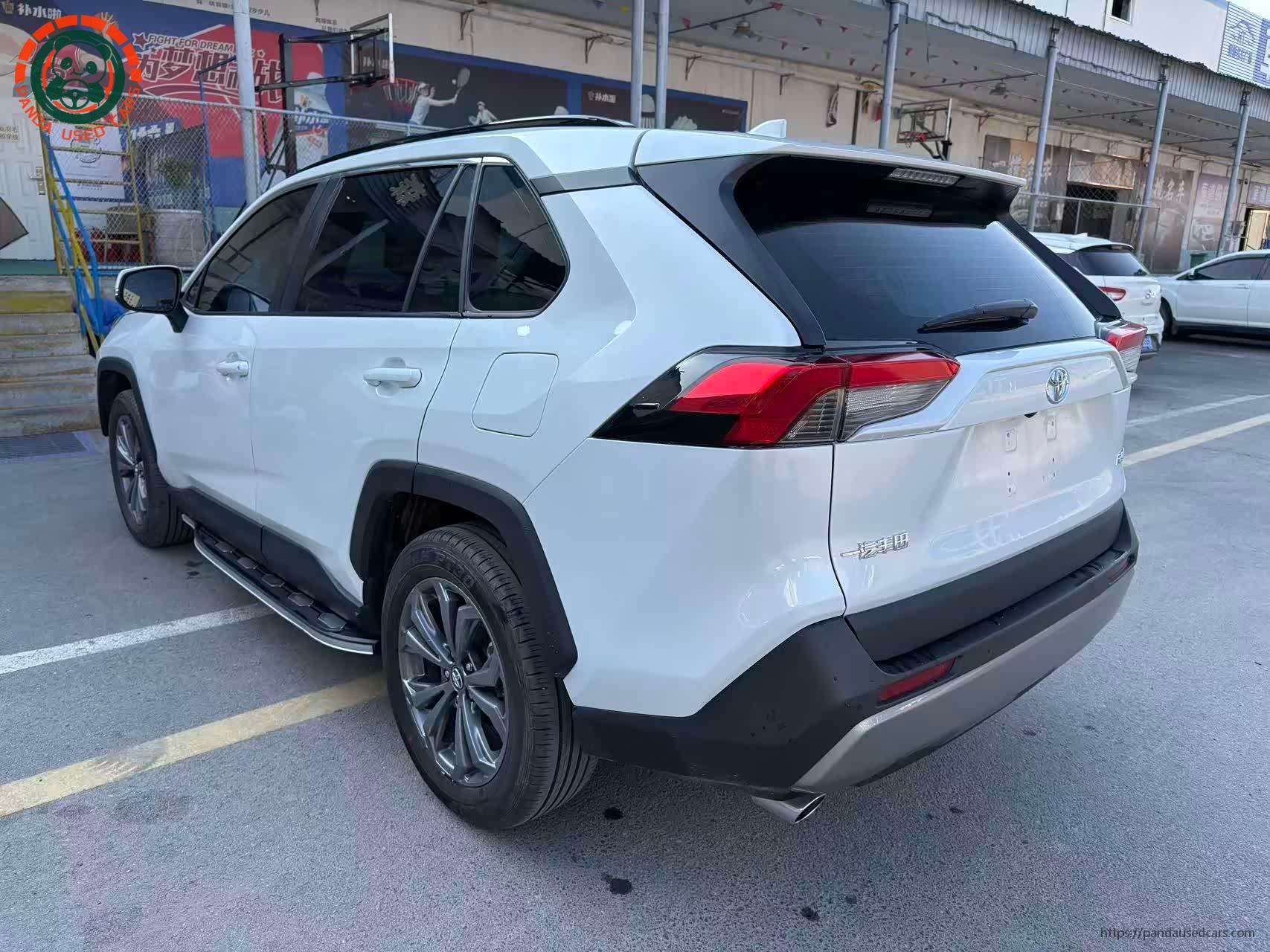 Toyota RAV4 2023 — современный кроссовер с узнаваемым дизайном